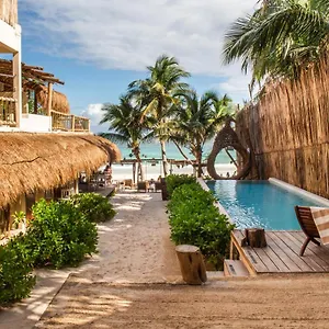 Dune Boutique Located At The Party Zone (adults Only) **** Tulum